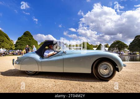 1950 Jaguar XK120 Drophead Coupe, Concours of Elegance 2023, Hampton Court Palace, Londra, Regno Unito Foto Stock