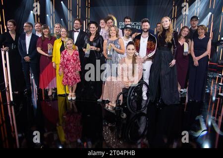 Alle Preistraeger des Deutschen Radiopreises, Schlussfoto, Verleihung des Deutschen Radiopreises 2023 ad Amburgo am 07.09.2022, *** tutti i vincitori del German radio Award, foto finale, cerimonia di premiazione del German radio Award 2023 ad Amburgo il 07 09 2022, credito: Imago/Alamy Live News Foto Stock