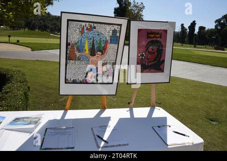 TARZANA, CALIFORNIA - 02 OTTOBRE: Silent Auction Items al Music Forward Foundation Golf Classic all'El Caballero Country Club il 2 ottobre 2023 Foto Stock