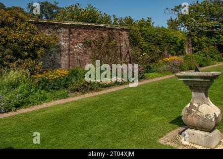 Giardino murato presso Lost Gardens of Heligan, St Austell, Cornovaglia, Inghilterra Foto Stock