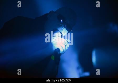 Andrew Eldritch von the Sisters of Mercy vive in Capitol. Hannover, 02.10.2023 *** Andrew Eldritch delle Sorelle della Misericordia in diretta al Capitol Hannover, 02 10 2023 foto:XR.xKeuntjex/xFuturexImagex Sisters 3004 Credit: Imago/Alamy Live News Foto Stock