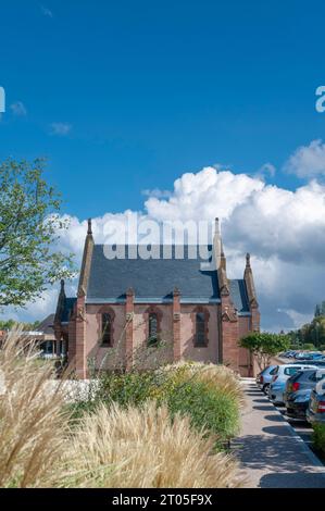 Facciata ovest di Marienkinderkapelle, Molsheim, Alsazia, Francia, Europa Foto Stock