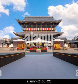 Kyoto, Giappone - marzo 30 2023: Tempio Higashi Honganji situato al centro di Kyoto, una delle due sotto-sette dominanti del Buddhismo Shin in in Giappone e dell'abr Foto Stock