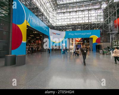 118a Fiera Internazionale del giocattolo del Nord America nel Jacob Javits Convention Center di New York sabato 30 settembre 2023. La fiera di quattro giorni con oltre 1000 espositori è stata spostata quest'anno in autunno e diversi espositori non parteciperanno, tra cui Mattel e MGA Entertainment. (© Richard B. Levine) Foto Stock