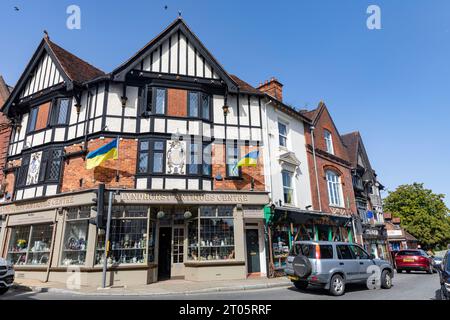 Lyndhurst Antiques Centre nel centro di Lyndhurst, New Forest, Hampshire, Inghilterra, settembre 2023 Foto Stock