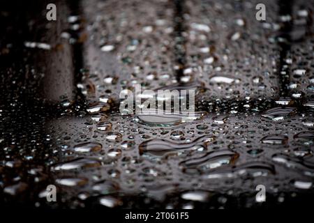 Acqua piovana su Table Bologna in Emilia-Romagna nel Nord Italia settembre 2023Wiki: È una città e capitale della regione Emilia-Romagna nel Nord Foto Stock