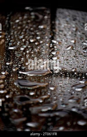 Acqua piovana su Table Bologna in Emilia-Romagna nel Nord Italia settembre 2023Wiki: È una città e capitale della regione Emilia-Romagna nel Nord Foto Stock