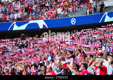 Madrid, Spagna. 4 ottobre 2023. Madrid - tifosi dell'Atletico Madrid durante la seconda tappa della fase a gironi della UEFA Champions League tra Atletico Madrid e Feyenoord all'Estadio Metropolitano il 4 ottobre 2023 a Madrid, Spagna. Credito: Immagini da Box a Box/Alamy Live News Foto Stock