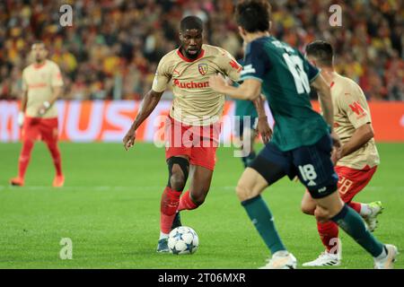 Lens, Francia. 3 ottobre 2023. Kevin Danso di Lens durante la partita di calcio di UEFA Champions League, gruppo B tra RC Lens e Arsenal FC il 3 ottobre 2023 allo stadio Bollaert-Delelis di Lens, Francia - foto Jean Catuffe/DPPI Credit: DPPI Media/Alamy Live News Foto Stock