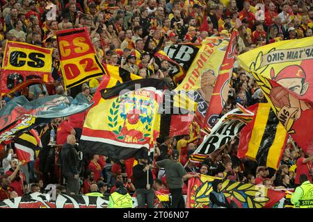 Lens, Francia. 3 ottobre 2023. Tifosi di Lens durante la partita di calcio di UEFA Champions League, gruppo B tra RC Lens e Arsenal FC il 3 ottobre 2023 allo stadio Bollaert-Delelis di Lens, Francia - foto Jean Catuffe/DPPI Credit: DPPI Media/Alamy Live News Foto Stock