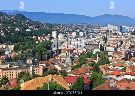 Vista panoramica dalla Fortezza gialla attraverso Sarajevo, Bosnia ed Erzegovina Foto Stock