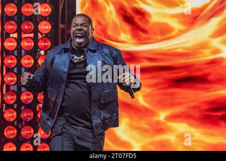 Oslo, Norvegia 04 ottobre 2023 busta Rhymes si esibisce dal vivo sul palco durante il 50 Cent The Final Lap Concert Tour 2023 tenutosi all'Oslo Spektrum di Oslo, Norvegia credito: Nigel Waldron/Alamy Live News Foto Stock