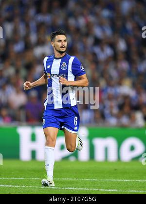 4 ottobre 2023: Stadio Dragao, Porto, Portogallo; Champions League Football, Porto contro FC Barcelona: Stephen Eustáquio di Porto Foto Stock