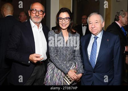 New York, USA. 4 ottobre 2023. (L-R) Richard mille, Michelle Yeoh e Jean Todt partecipano alla cena benefica del lancio del Paris Brain Institute America tenutasi presso il Consolato francese a New York, New York, 4 ottobre 2023. (Foto di Anthony Behar/Sipa USA) credito: SIPA USA/Alamy Live News Foto Stock