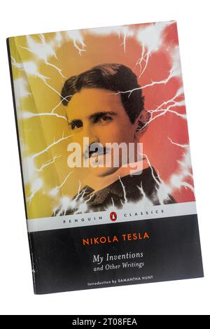 Le mie invenzioni e altri scritti di Nikola Tesla, autobiografia del famoso inventore e scienziato serbo-americano, libro cartaceo Foto Stock