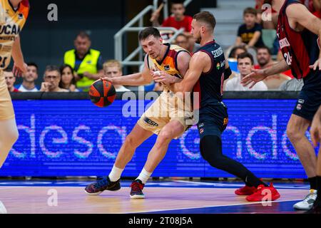 Murcia regione di Murcia Spagna 27 settembre 2023: RODIONS KURUCS ala lettone dell'UCAM TADAS SEDEKERSKIS ala lituana della Baskonia dur Foto Stock