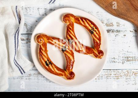 Biscotti turchi di catal. sapori tradizionali. Pasticceria Catal su fondo di legno. Vista dall'alto Foto Stock