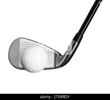 Fairway Iron Golf Club testa con palla su sfondo bianco Foto Stock