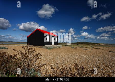 Red Roofed Hut Rye Harbour East Sussex Inghilterra Regno Unito Foto Stock