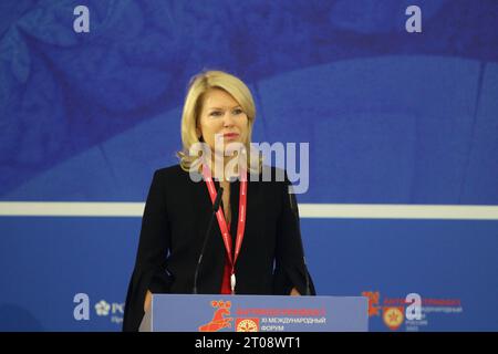 San Pietroburgo, Russia. 5 ottobre 2023. Ekaterina Priezzheva, Vice Ministro dell'industria e del commercio della Federazione Russa, interviene alla cerimonia di apertura del Forum internazionale Anti-Counterfeit 2023 presso la Biblioteca Presidenziale di San Pietroburgo. (Foto di Maksim Konstantinov/SOPA Images/Sipa USA) credito: SIPA USA/Alamy Live News Foto Stock