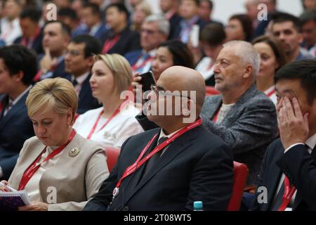 San Pietroburgo, Russia. 5 ottobre 2023. Gli spettatori ascoltano un discorso durante la cerimonia di apertura del Forum Internazionale Anti-Counterfeit 2023 presso la Biblioteca Presidenziale di San Pietroburgo. (Foto di Maksim Konstantinov/SOPA Images/Sipa USA) credito: SIPA USA/Alamy Live News Foto Stock