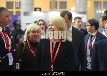 San Pietroburgo, Russia. 5 ottobre 2023. Ekaterina Priezzheva (C), Vice Ministro dell'industria e del commercio della Federazione Russa, interviene alla cerimonia di apertura del Forum internazionale Anti-Counterfeit 2023 presso la Biblioteca Presidenziale di San Pietroburgo. (Foto di Maksim Konstantinov/SOPA Images/Sipa USA) credito: SIPA USA/Alamy Live News Foto Stock