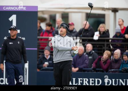 Carnoustie, Scozia. 5 ottobre 2023. Talor Gooch Look Son nei panni di Rasmus Højgaard inizia il primo giorno dell'Alfred Dunhill Links Championship 2023. Crediti: Tim Gray/Alamy Live News Foto Stock