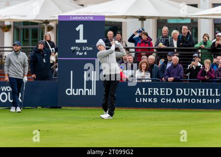 Carnoustie, Scozia. 5 ottobre 2023. Alex Fitzpatrick, l'inglese, guarda mentre suo fratello Matt inizia il primo giorno dell'Alfred Dunhill Links Championship 2023. Crediti: Tim Gray/Alamy Live News Foto Stock