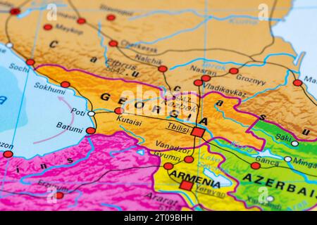 Mappa o cartografia della Georgia con capitale Tbilisi e confini statali con Russia, Turchia, Armenia e Azerbaigian Foto Stock