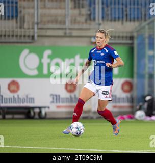 Oslo, Norvegia. 4 ottobre 2023. Oslo, Norvegia, 4 ottobre 2023: Mimmi Lofwenius (13 Valerenga) controlla la palla durante la partita di campionato Toppserien tra Valerenga e Arna Bjornar all'Intility Arena di Oslo (Ane Frosaker/SPP) credito: SPP Sport Press Photo. /Alamy Live News Foto Stock