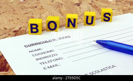 Curriculum Vitae una forma italiana, curriculum vitae vuoto con BONUS scritto. Foto Stock
