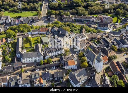 Luftbild, Altstadt, Altes Schloss und Stadtkapelle St Georg, Arnsberg, Sauerland, Nordrhein-Westfalen, Deutschland ACHTUNGxMINDESTHONORARx60xEURO *** Vista aerea, città vecchia, castello vecchio e cappella della città St Georg, Arnsberg, Sauerland, Renania settentrionale-Vestfalia, Germania ATTENTIONxMINESTHONORARx60xEURO Foto Stock