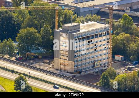 Luftbild, Rathaus Abrissarbeiten und Sanierung Neues Bürgerzentrum, an der Autobahn A46, Neheim, Arnsberg, Sauerland, Nordrhein-Westfalen, Deutschland ACHTUNGxMINDESTHONORARx60xEURO *** Vista aerea, lavori di demolizione e riqualificazione del municipio nuovo centro civico, sulla superstrada A46, Neheim, Arnsberg, Sauerland, Renania settentrionale-Vestfalia, Germania ATTENTIONxMINDESTHONORARx60xEURO credito: Imago/Alamy Live News Foto Stock