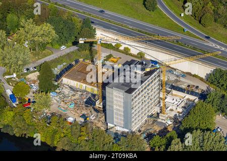 Luftbild, Rathaus Abrissarbeiten und Sanierung Neues Bürgerzentrum, an der Autobahn A46, Neheim, Arnsberg, Sauerland, Nordrhein-Westfalen, Deutschland ACHTUNGxMINDESTHONORARx60xEURO *** Vista aerea, lavori di demolizione e riqualificazione del municipio nuovo centro civico, sulla superstrada A46, Neheim, Arnsberg, Sauerland, Renania settentrionale-Vestfalia, Germania ATTENTIONxMINDESTHONORARx60xEURO credito: Imago/Alamy Live News Foto Stock