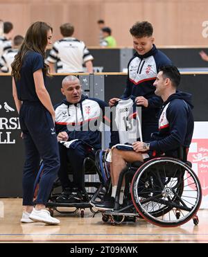 Hull, Regno Unito. 5 ottobre 2023. La principessa del Galles, patrona della Rugby Football League, visita Hull per prendere parte al Rugby League Inclusivity Day ospitato dalla Rugby Football League, dall'Hull FC e dall'Università di Hull. La Principessa si vede provare a giocare a rugby in sedia a rotelle, partecipando a una sessione di allenamento con i membri della squadra vincitrice della Coppa del mondo di rugby a rotelle dell'Inghilterra. Credito: Doug Peters/EMPICS/Alamy Live News Foto Stock