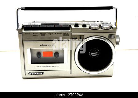 sanyo; cassetta; 70s; dispositivo musicale; lettore musicale 70s; cassetta; cassetta; cassetta radio Sanyo; cassetta radio vintage Foto Stock