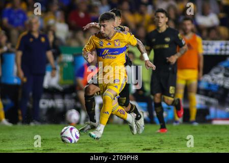 Monterrey, Messico. 4 ottobre 2023. 4 ottobre 2023; Monterrey, Nuevo León, Messico, Estádio Universitário; Liga BBVA MX Round 11 match tra Club Tigres UANL e Toluca. #8 centrocampista Tigres, Fernando Gorriarán credito obbligatorio: Toby Tande Credit: PX Images/Alamy Live News Foto Stock