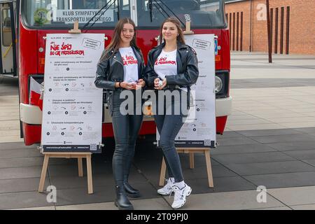 Wroclaw, Wroclaw, Polonia. 5 ottobre 2023. I primi autobus del marchio  ungherese ''Ikarus'' sono apparsi per le strade di WrocÅ‚aw 42 anni fa. Il  5 ottobre 2023, una delle copie appartenenti al