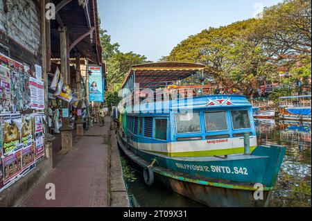 01 22 2013 Vintage Trancport Boat Jetty Alappuzha Waterways-Kerala INDIA Asia Foto Stock