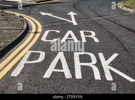 Curving lines leading into a British Car Park Foto Stock