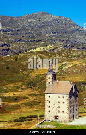 L'ex ospizio "Altes Spittel" si trova sotto l'Alpstafel Niwe a est della pianura di Gampisch. Simplon Pass, alt. 2005 m. Svizzera. Kaspar Stockalp Foto Stock