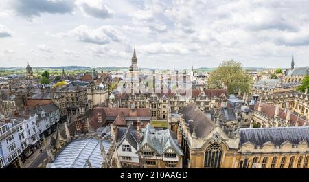 Vista aerea del Brasenose College e della Chiesa di tutti i Santi a Oxford, Regno Unito. Il Brasenose College è uno dei collegi costituenti dell'Università del Ox Foto Stock