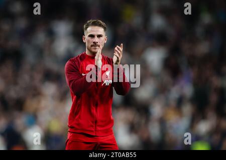 LONDRA, Regno Unito - 30 settembre 2023: Alexis Mac Allister del Liverpool applaude i tifosi dopo la partita di Premier League tra Tottenham Hotspur e Liverpool Foto Stock