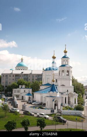 Kazan, Tatarstan, Russia. 1° giugno 2023, vista della chiesa di Pyatnitskaya da via Baturin. Foto Stock
