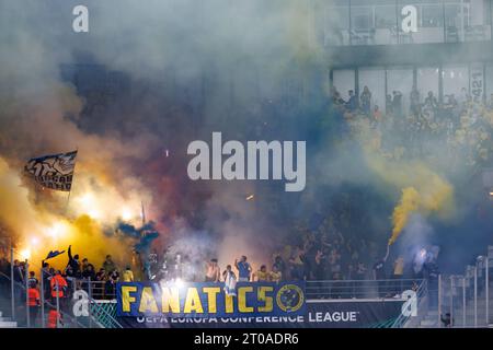 Gent, Belgio. 5 ottobre 2023. Tifosi Maccabi nella foto durante una partita di calcio tra la squadra belga KAA Gent e l'israeliano Maccabi Tel Aviv, giovedì 05 ottobre 2023 a Gent, il giorno 2 della fase a gironi della UEFA Conference League, nel gruppo B. BELGA FOTO KURT DESPLENTER credito: Belga News Agency/Alamy Live News Foto Stock