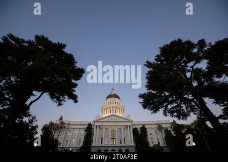 Vista al tramonto del Campidoglio della California nel centro di Sacramento, California, Stati Uniti. Foto Stock