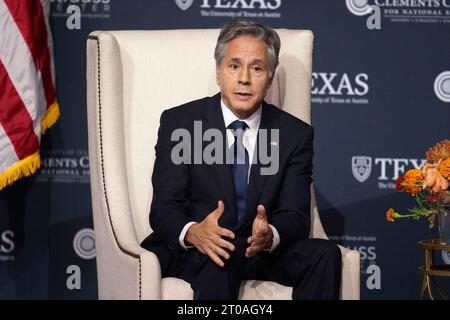 Austin Texas USA, 4 ottobre 2023: Il Segretario di Stato degli Stati Uniti ANTONY BLINKEN conduce una discussione di politica estera presso l'Hogg Auditorium dell'Università del Texas. ©Bob Daemmrich Foto Stock