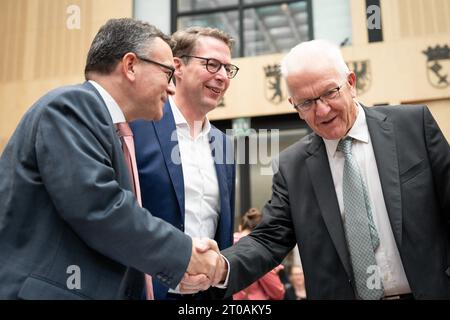 1036. Sitzung des Bundesrates Dr. Florian Herrmann l Leiter der Staatskanzlei, Staatsminister fuer Bundesangelegenheiten und Medien und Markus Blume Bayerischer Staatsminister für Wissenschaft und Kunst m und Winfried Kretschmann Gruene Ministerpraesident von Baden-Wuerttemberg im Plenarsaal bei der 1036. Bundesratssitzung, Berlino, 29.09.2023 Berlino Berlino Germania *** 1036 riunione del Bundesrat Dr Florian Herrmann l Capo della Cancelleria di Stato, Ministro degli affari federali e dei media e Markus Blume Ministro dello Stato bavarese per la Scienza e le Arti m e Winfried Kretschmann Gree Foto Stock