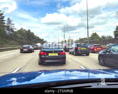 Congestione sull'autostrada M25 vicino allo svincolo 7, Surrey, Inghilterra, Regno Unito Foto Stock