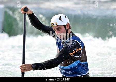 Vaires-sur-Marne, d'Île-de-France, Francia. 5 ottobre 2023. 2023 finale della Coppa del mondo di canoa. Stade Nautique Olympique. Vaires-sur-Marne, d'Île-de-France. Adam Burgess (GBR) nelle manche di canoa maschili durante le finali di Coppa del mondo di canoa 2023 allo Stade Nautique Olympique, Francia. Credito: Sport in Pictures/Alamy Live News Foto Stock